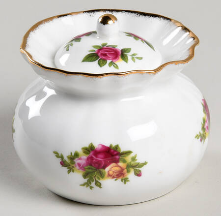 Old Country Roses Dorothy Box with Lid by Royal Albert