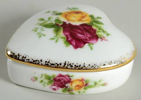 Old Country Roses Heart Shape Box & Lid