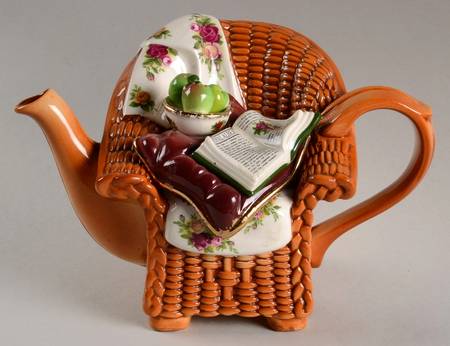 Old Country Roses Mini Figural Teapot & Lid by Royal Albert