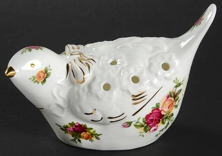 Old Country Roses Bird Pommander by Royal Albert