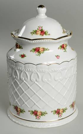 Old Country Roses Biscuit Barrel & Lid by Royal Albert