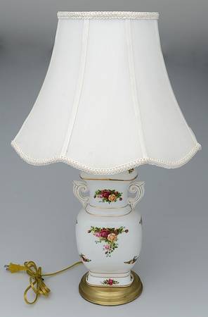 Old Country Roses 25" Electric Lamp & Shade