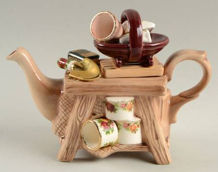Old Country Roses Mini Figural Teapot & Lid