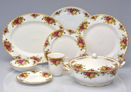 Old Country Roses 46 Piece Estate Set