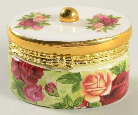 Old Country Roses Oval Hinged Box