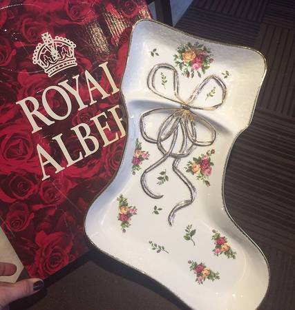 Old Country Roses 14" Figural Platter