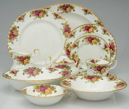 Old Country Roses 61 Piece Estate Set