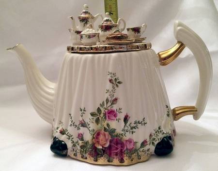 Old Country Roses Figural Teapot & Lid