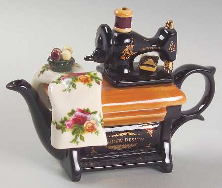 Old Country Roses Mini Figural Teapot & Lid
