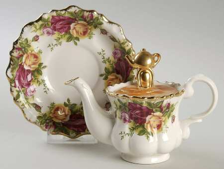 Old Country Roses Collector Teapot & Lid with Saucer