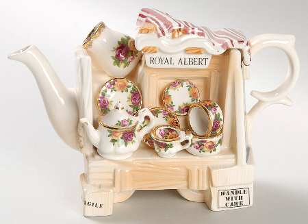 Old Country Roses Mini Figural Teapot & Lid