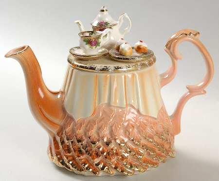 Old Country Roses Mini Figural Teapot & Lid by Royal Albert