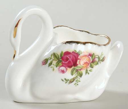 Old Country Roses Small Swan by Royal Albert
