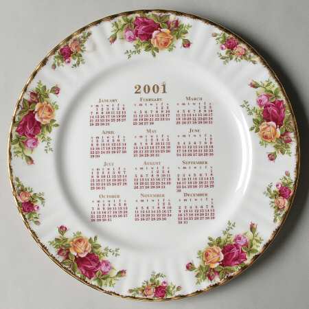 Old Country Roses "2001" Calendar Plate by Royal Albert