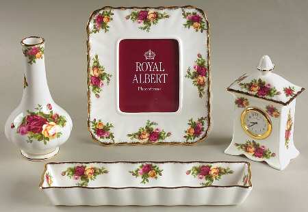Old Country Roses (4 Piece) Vanity Gift Set