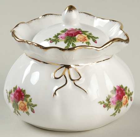 Old Country Roses Dorothy Box with Lid by Royal Albert
