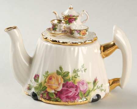Old Country Roses Victorian Tea Table & Lid by Royal Albert