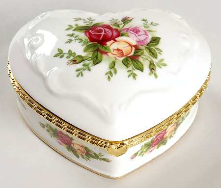 Old Country Roses Hinged Heart Shaped Musical Jewelry Box