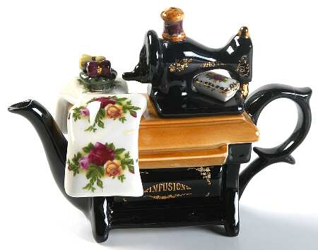 Old Country Roses Mini Figural Teapot & Lid