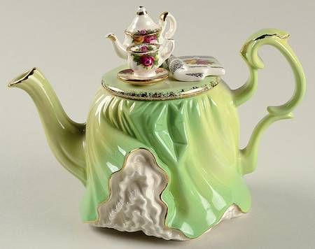 Old Country Roses Mini Figural Teapot & Lid by Royal Albert