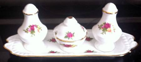 Old Country Roses Salt/Pepper/Mustard Set & Tray