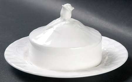 Old English Garden (No Trim) Round Covered Butter