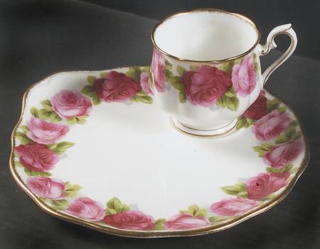 Old English Rose (Brushed Gold Trim) Snack Plate & Cup Set
