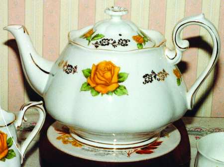 Picardy Rose Teapot & Lid