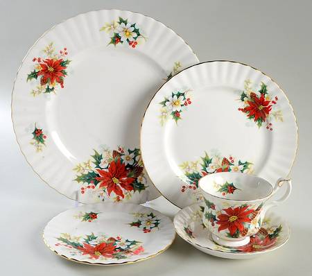 Poinsettia 40-Piece Set