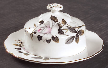 Queen's Messenger Round Covered Butter (Uses Bread & Butter Plate)