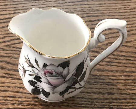 Queen's Messenger Mini Creamer