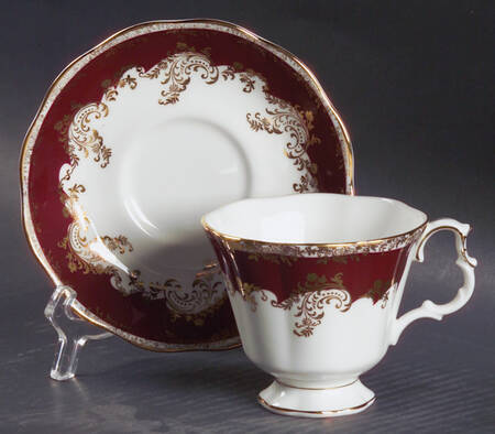 Regina Series Footed Cup & Saucer Set