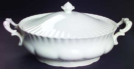 Reverie Round Covered Vegetable