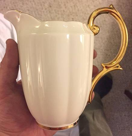 ROA8 24 Oz Pitcher