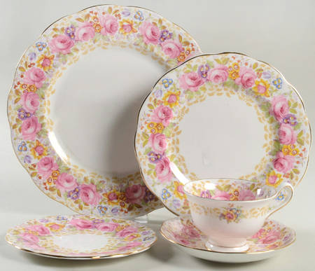 Serena (Thin Gold Trim) 5 Piece Place Setting