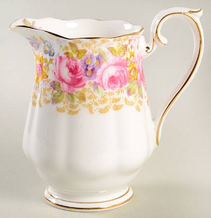 Serena (Thin Gold Trim) 16 Oz Pitcher