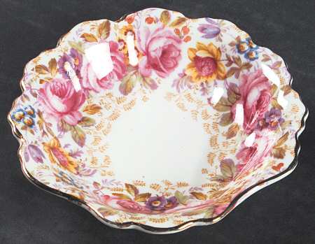 Serena (Thin Gold Trim) Shell Shaped Dish