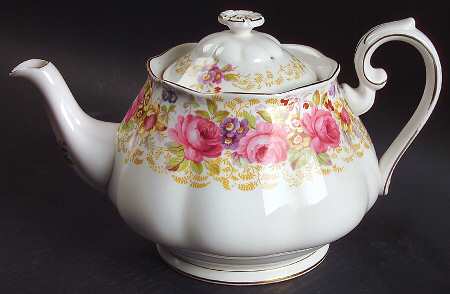 Serena (Thin Gold Trim) Teapot & Lid