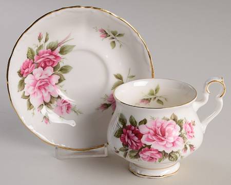 Sonnet Series Footed Cup & Saucer Set