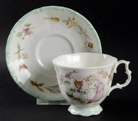 Teatime Collection Footed Cup & Saucer Set