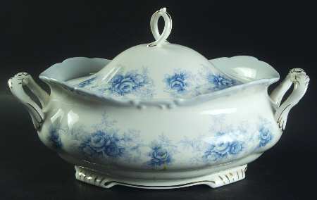 Tiffany Oval Covered Vegetable
