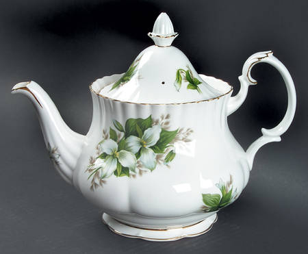 Trillium Teapot & Lid