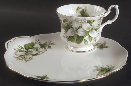 Trillium Snack Plate & Cup Set