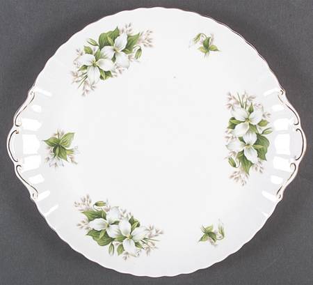 Trillium Handled Cake Plate