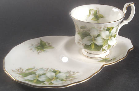 Trillium Dessert Plate & Cup Set