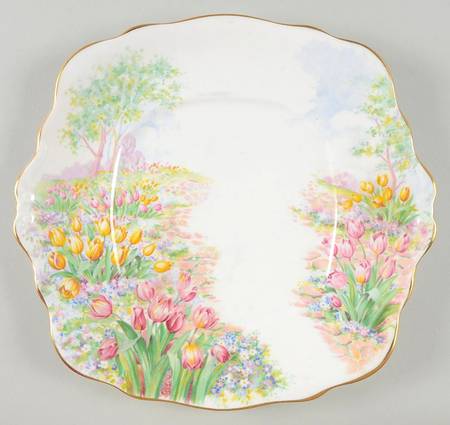Tulip Square Handled Cake Plate