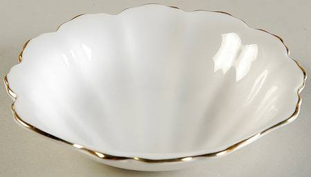 Val D'Or Shell Shaped Dish