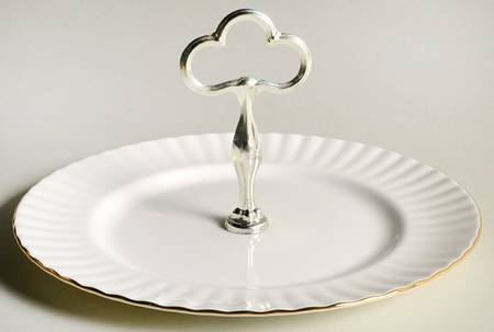 Val D'Or Round Serving Plate with Handle (DP)