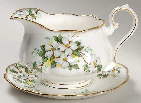 White Dogwood (Brushed Gold Grim Gravy Boat & Underplate