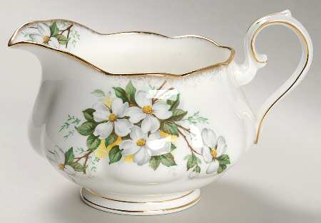 White Dogwood (Brushed Gold Grim Gravy Boat